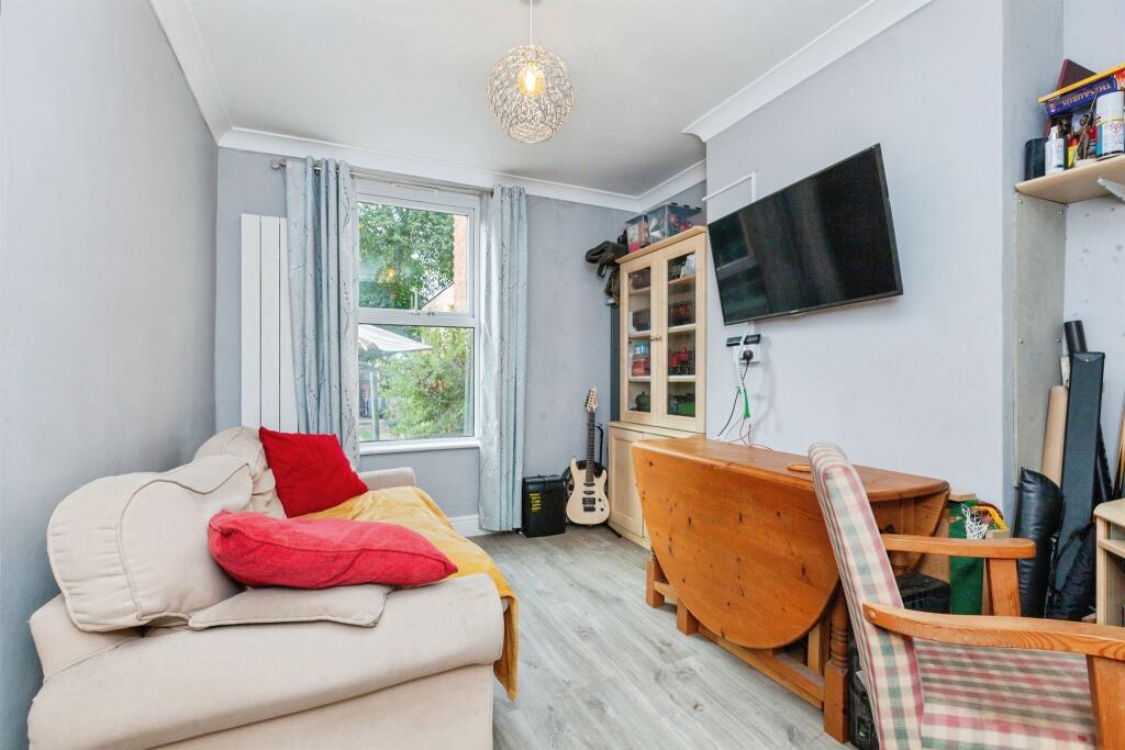 Knighton Fields Road West, Leicester photo 4
