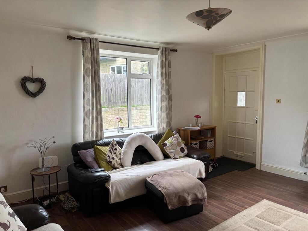 Thornhill Road, Longwood, Huddersfield photo 4