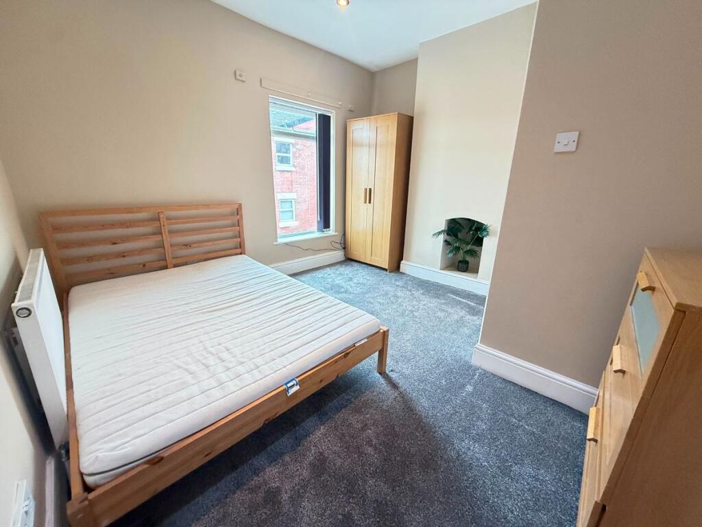 House in Liverpool, Kensington Fields, Kensington - More