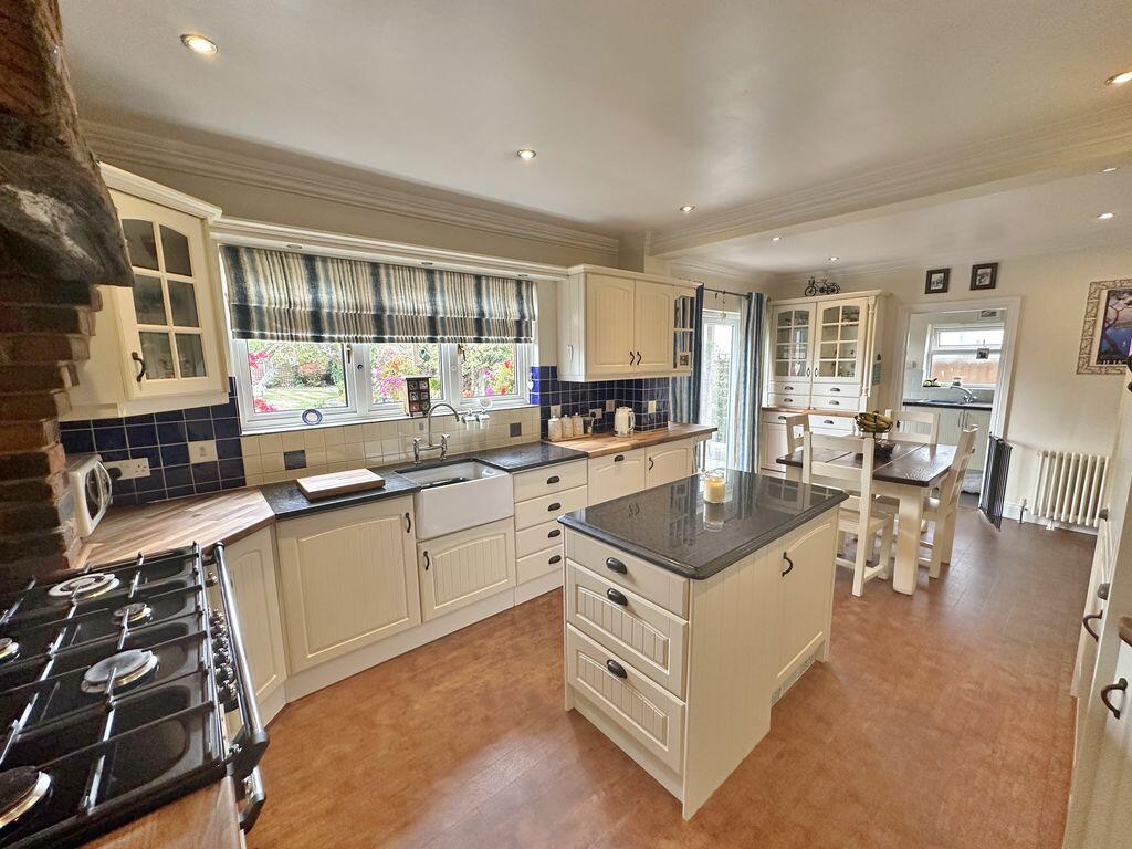 House in Romford - More