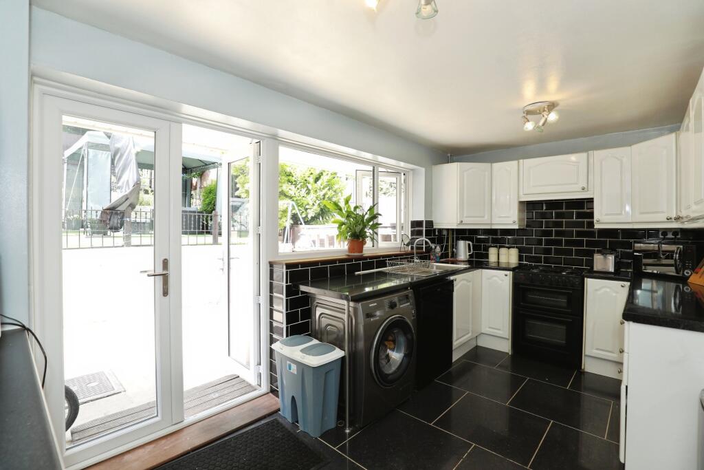 Defoe Drive, Parkhall, Stoke-on-trent, ST3 photo 2