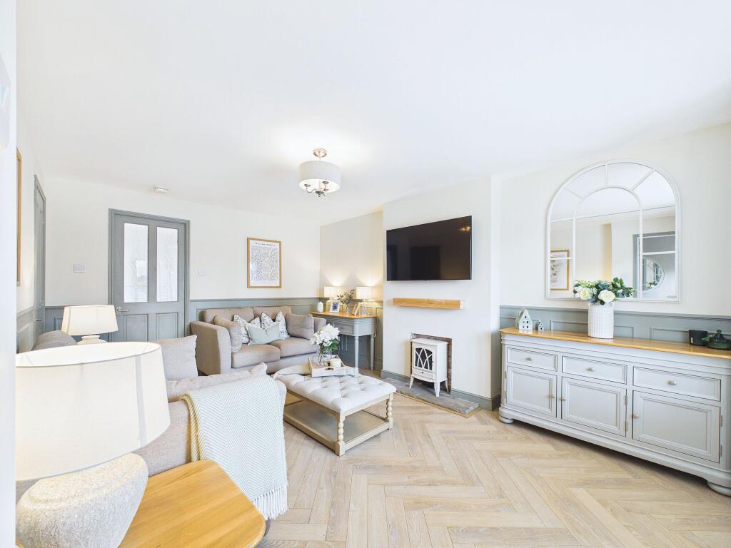 House in Rotherham, Throapham, Dinnington St. John's - View 5