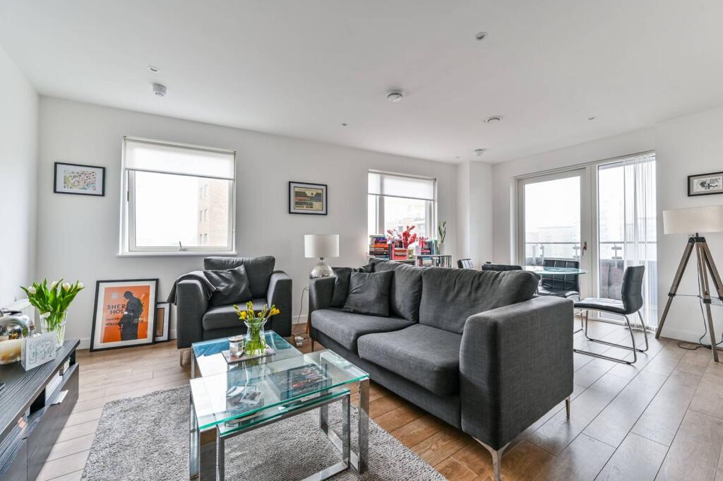 Main image of property: Vitruvian Court, E14, Limehouse, London, E14