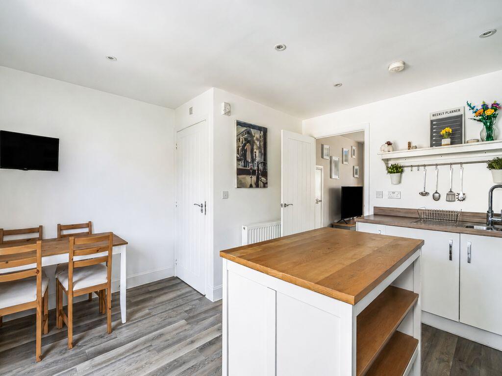 House in Chichester, Southbourne - More