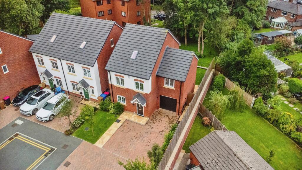 House in Salford, Greater Manchester - View 4