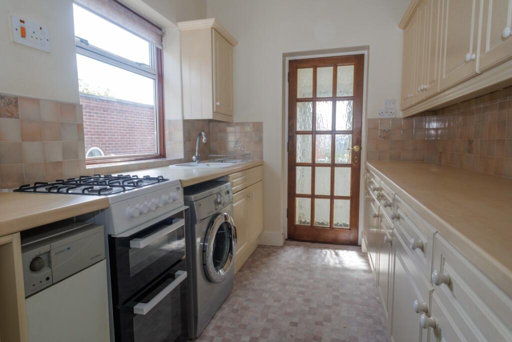 Preston Grove, Yeovil, Somerset photo 3