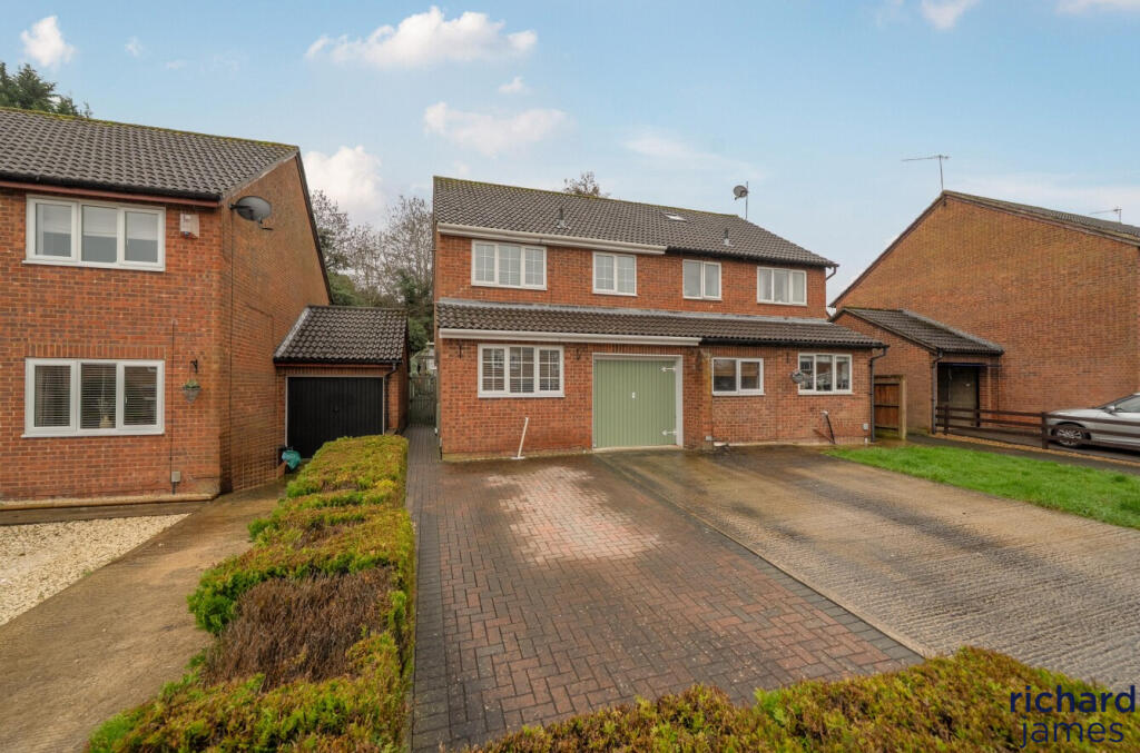 Main image of property: Bayleaf Avenue, Woodhall Park, Swindon, SN2