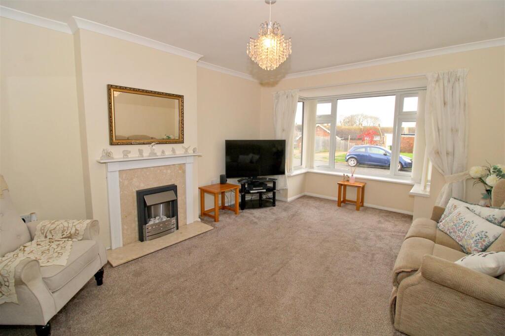Upper Chyngton Gardens, Seaford photo 2