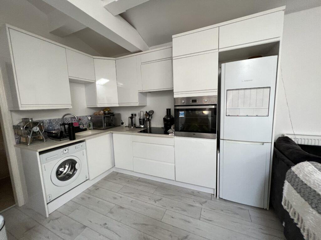 Apartment in Manchester, Parrs Wood, Didsbury - View 4