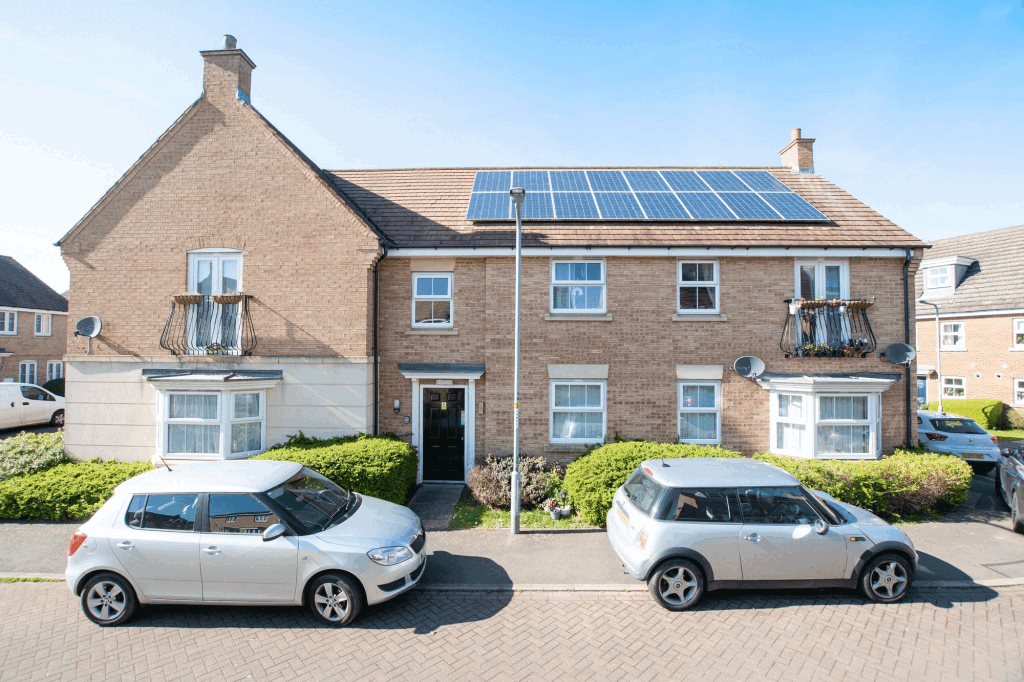 2-bed flat on Bluebell Close, Wellingborough, NN8, £150,000