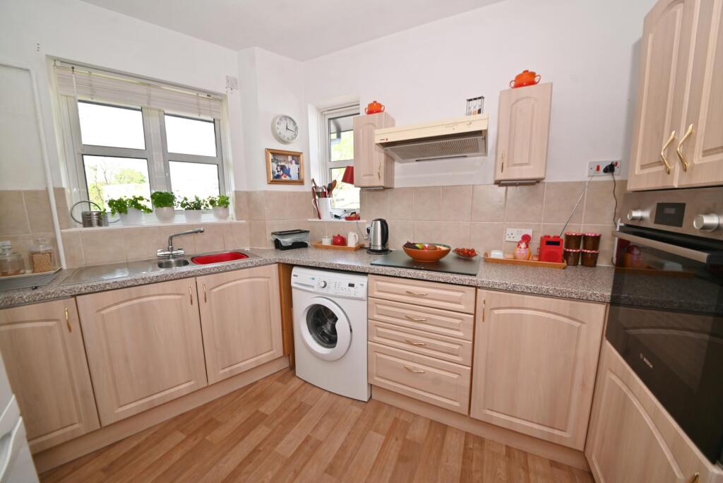 Walpole Place, Teddington photo 4