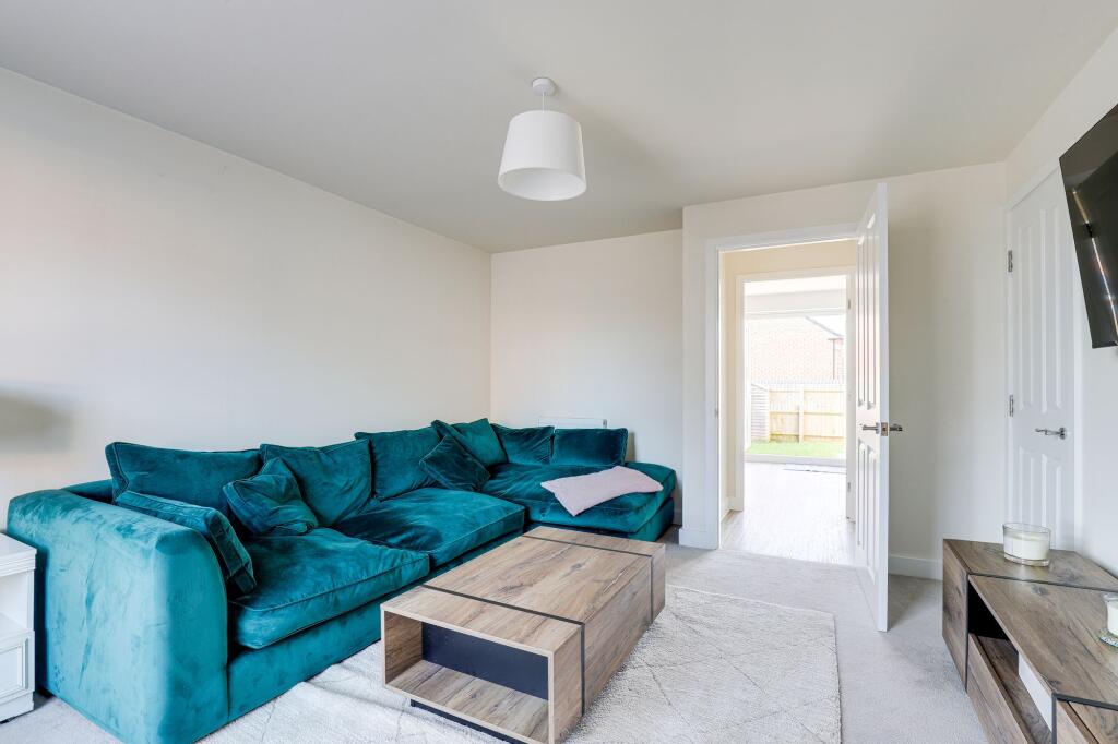 House in Gedling, Nottinghamshire - View 5