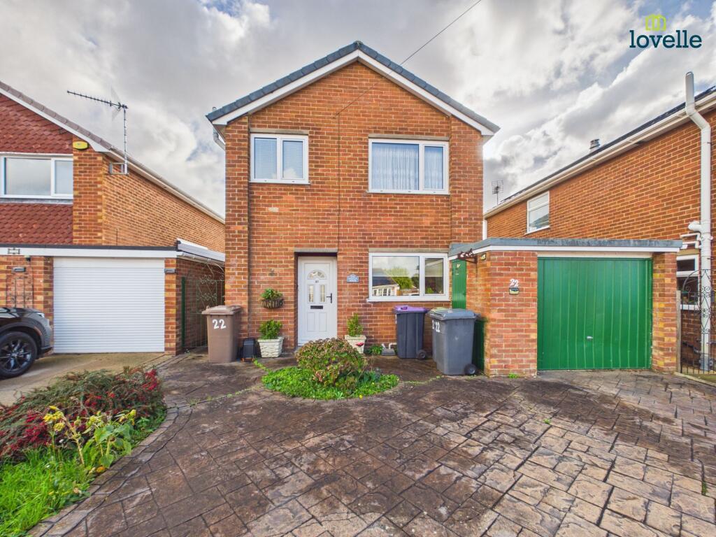 3-bed detached on Hollywell Road, Lincoln, LN5, £260,000