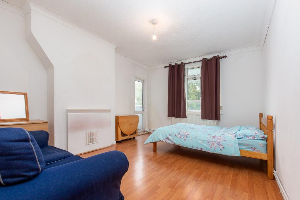 Main image of property: Old Bethnal Green Road, London, E2