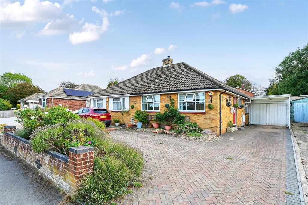 2-bed semi-detached on Buckland Avenue, Basingstoke, £390,000