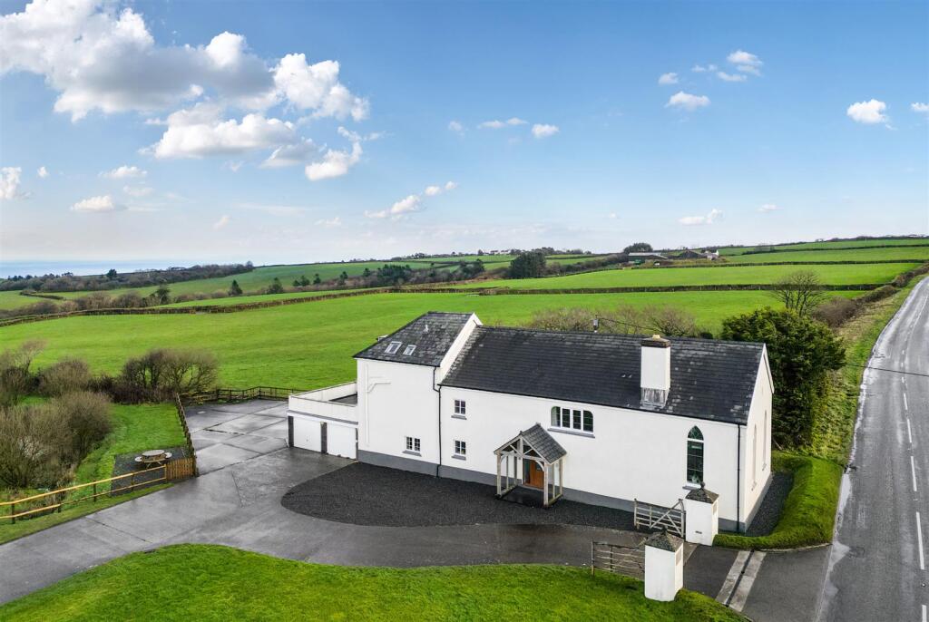 4 bed detached - Higher Clovelly image 4