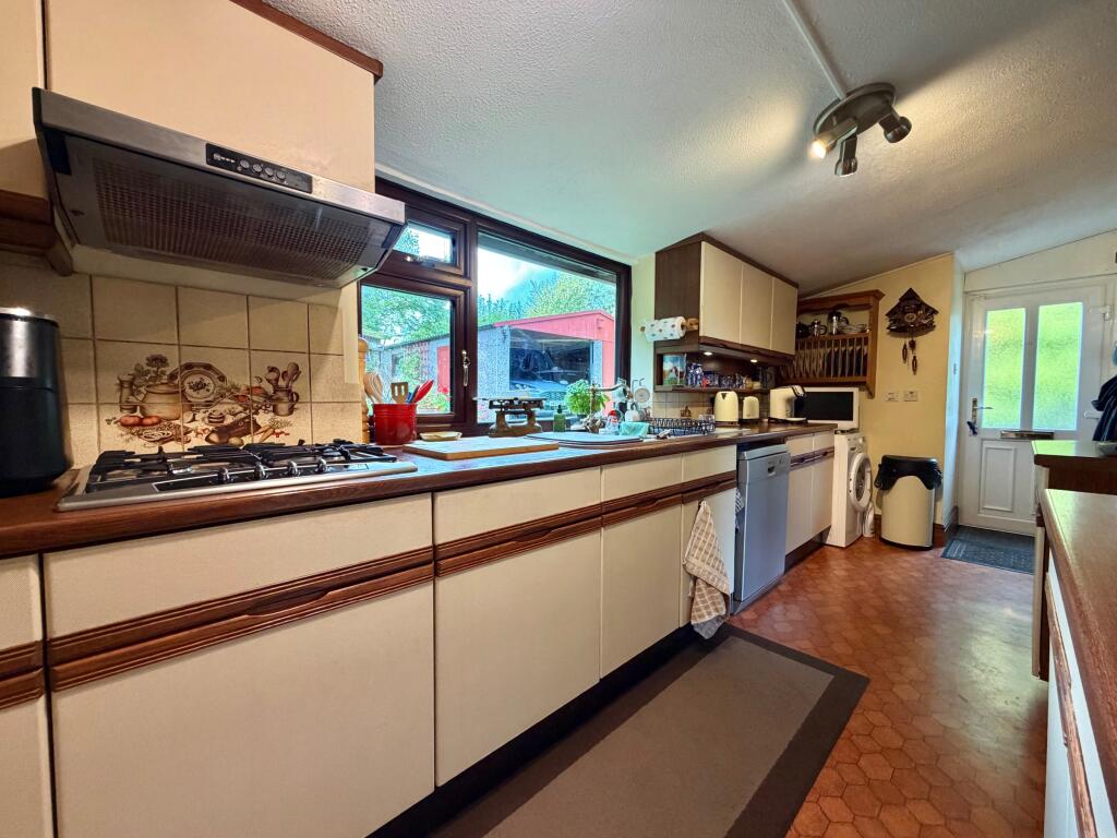 House in Forest of Dean, Woolaston - More