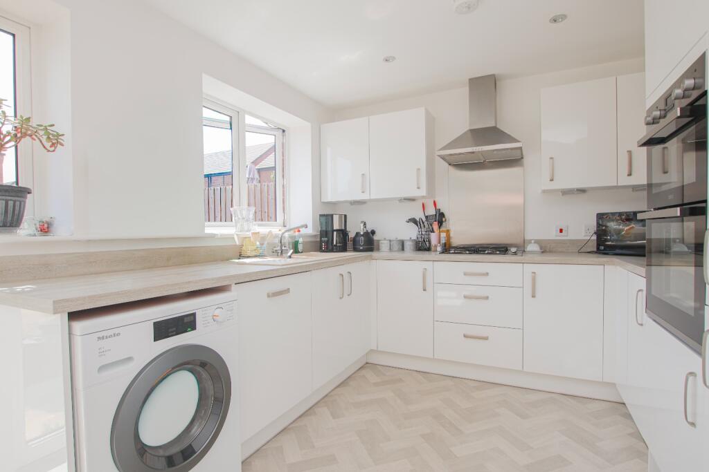 Blades Drive, Saxilby, Lincoln - View 6