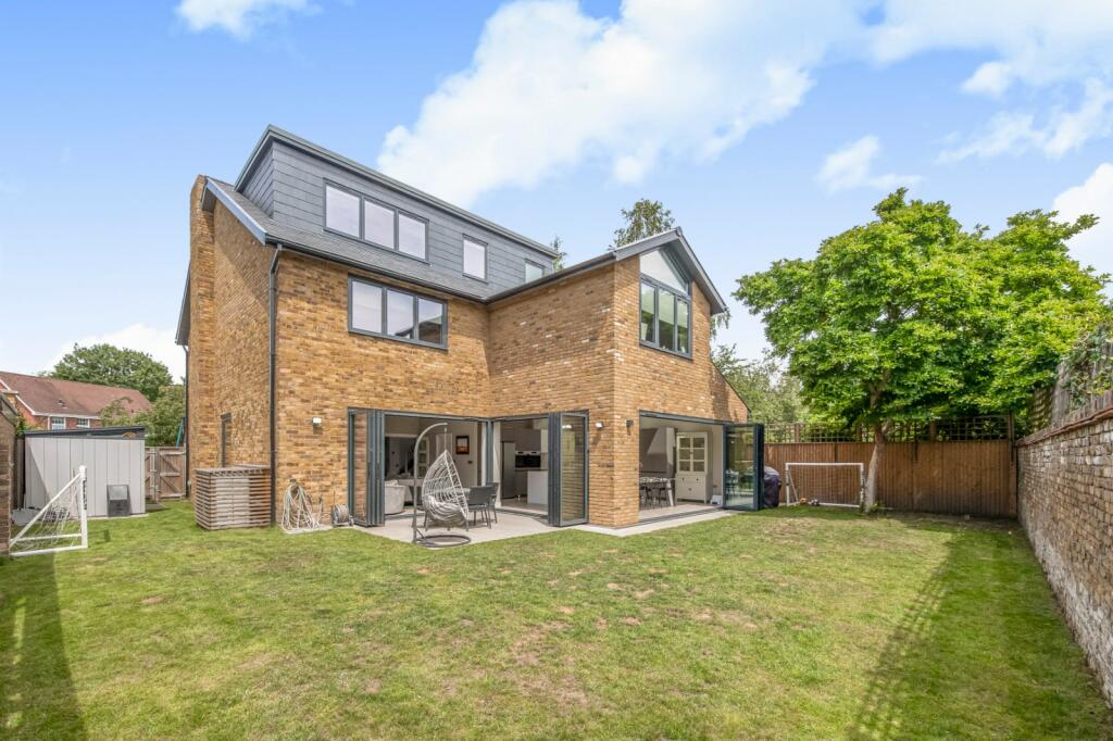 House in Twickenham - More