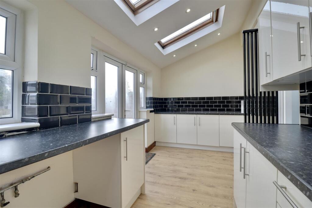 House in Portsmouth, Kingston, Baffins - View 3