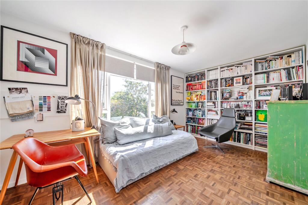 House in Bromley - More