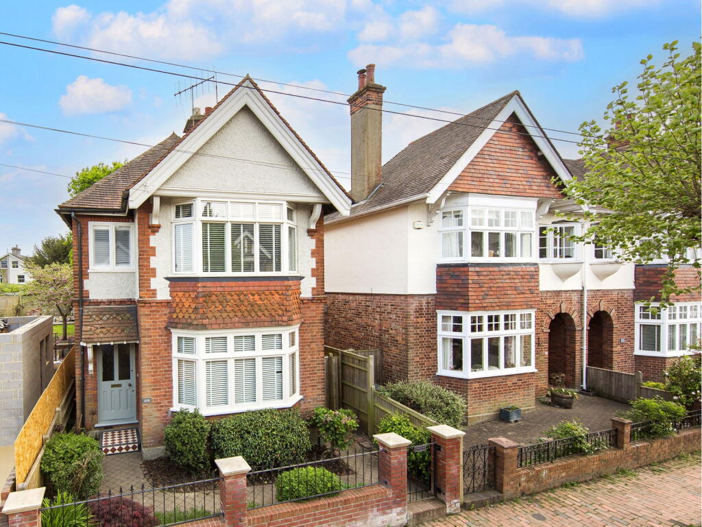 4-bed detached on Stephens Road, Tunbridge Wells, £795,000