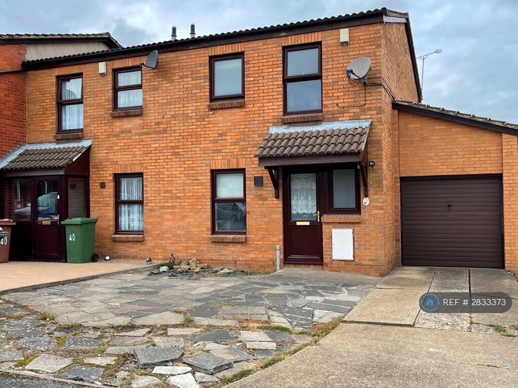 Main image of property: Fanns Rise, Purfleet, RM19
