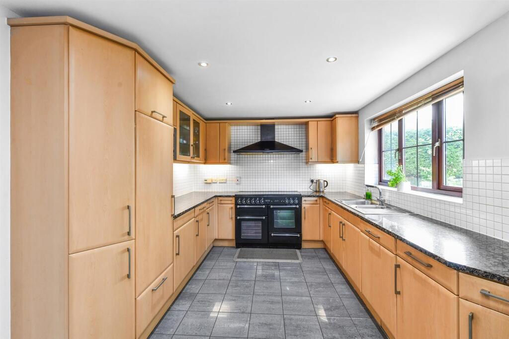 House in Nottingham, Beeston - More