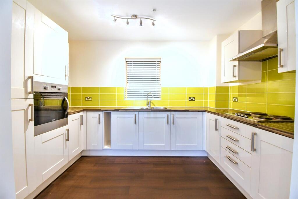 Queensway Court, Queensway, Leamington Spa photo 2