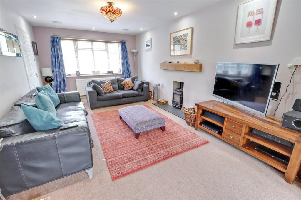 House in Reading, Earley - More