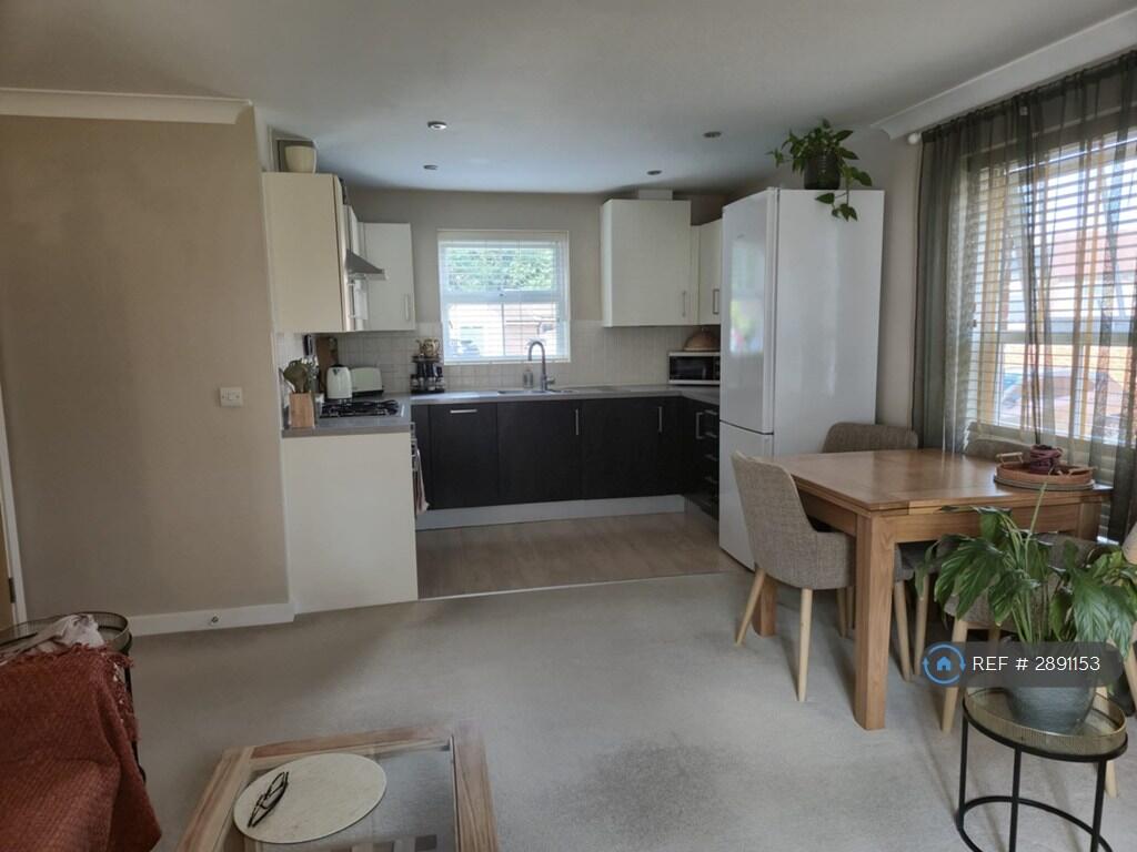 Apartment in Reading - View 3