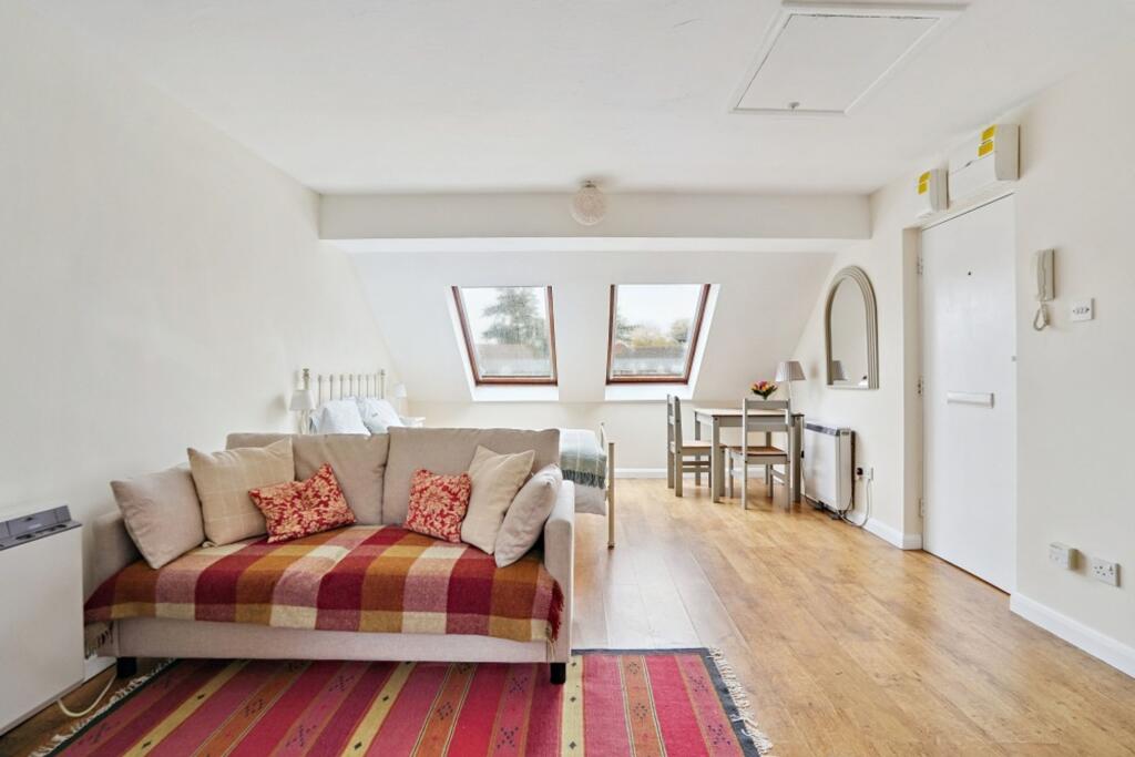 Main image of property: Old Fives Court, Burnham, SL1