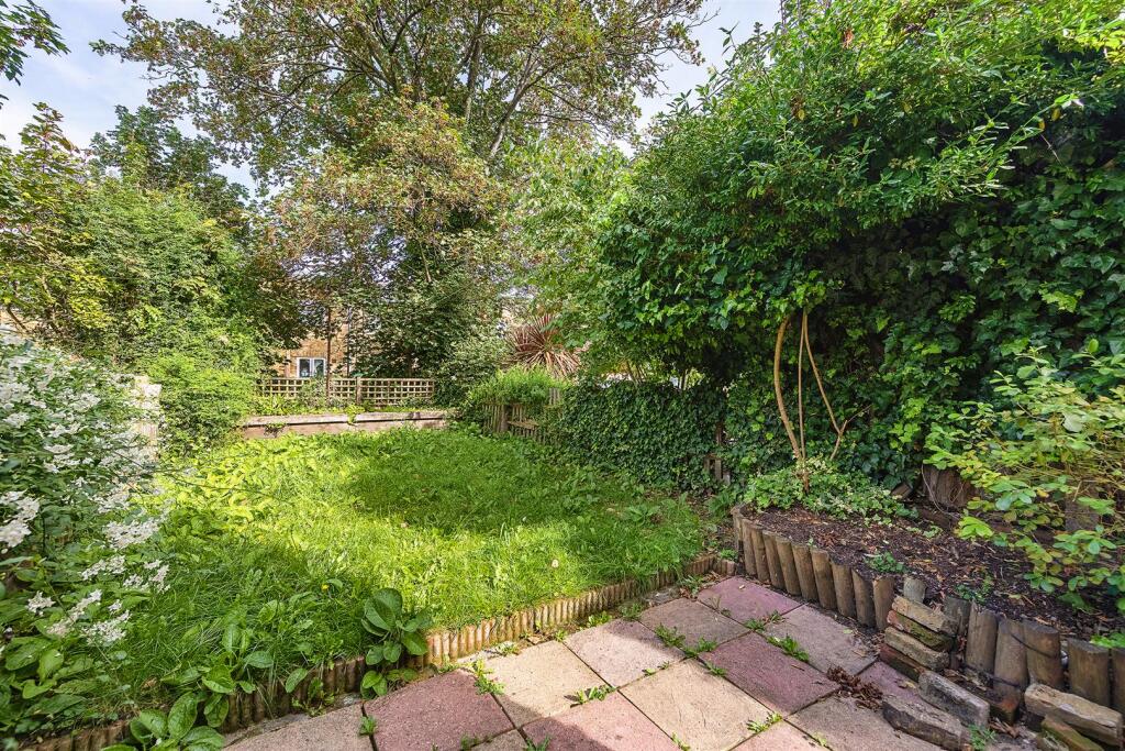5 bedroom terraced house for rent