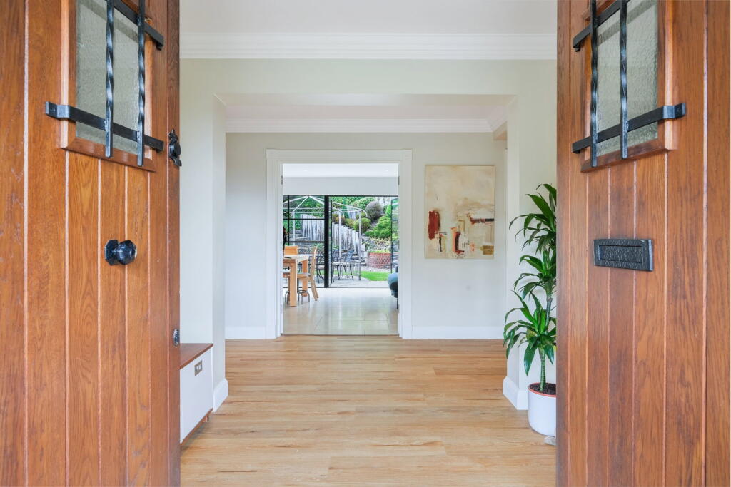 House in Tandridge, Limpsfield - More