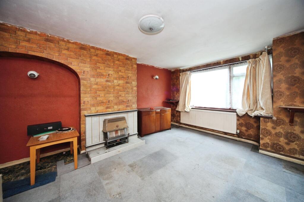 House in Houghton Regis, Central Bedfordshire - View 2