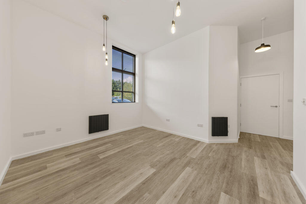 Apartment in Chesterfield, Derbyshire - View 5