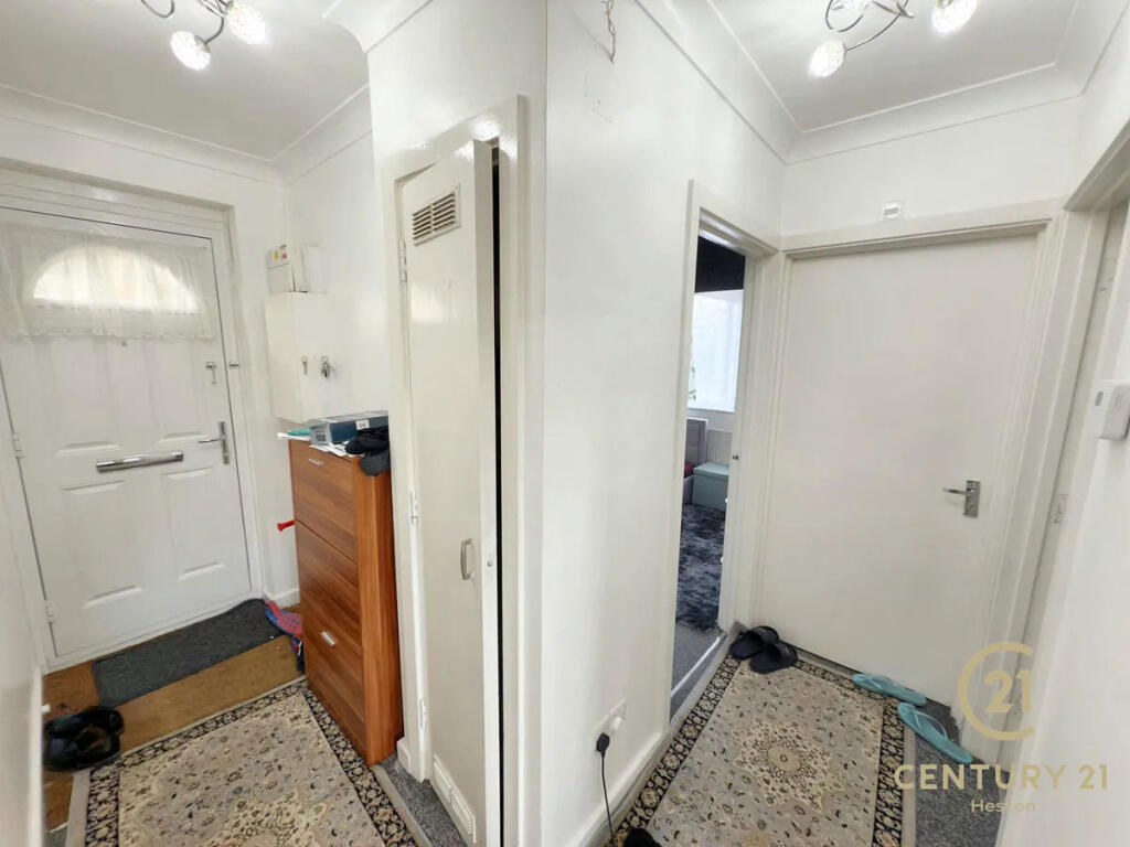 Apartment in Southall, Heston - More