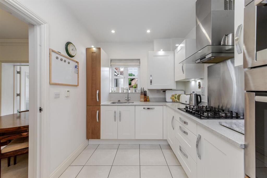 Mortimer Crescent, St. Albans photo 4