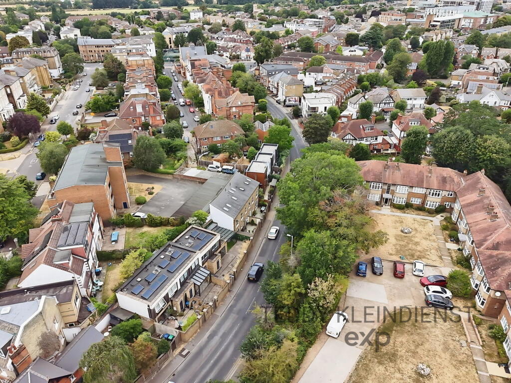 House in London, Surbiton - More