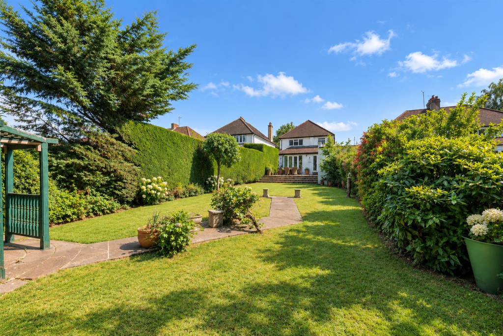 House in Sutton - View 3