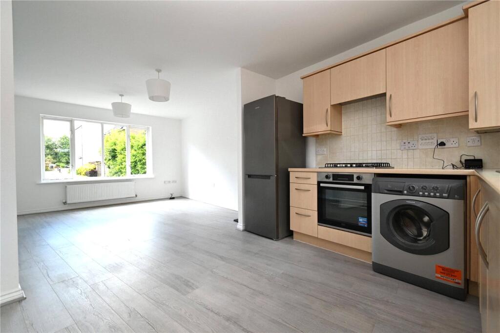 Basswood Drive, Basingstoke, Hampshire, RG24 photo 4