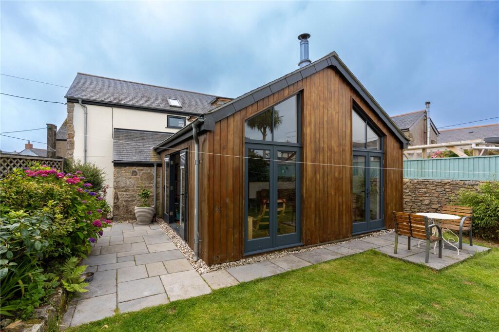 3 bedroom detached house in St. Buryan