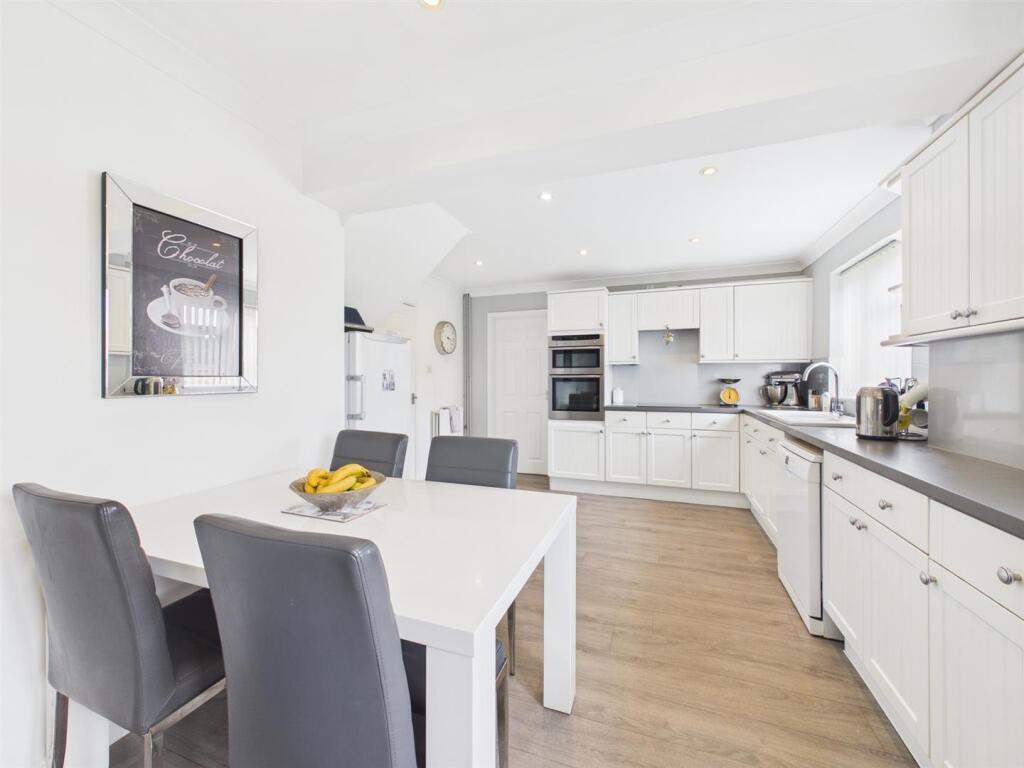 House in Aylesbury, Buckinghamshire - View 4
