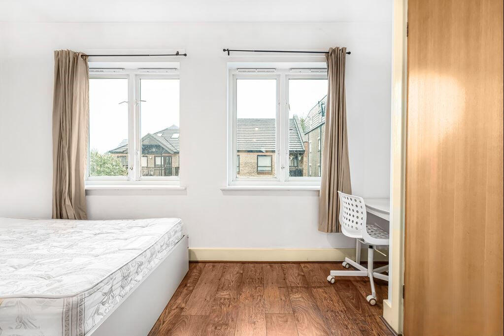 5 bedroom terraced house for rent