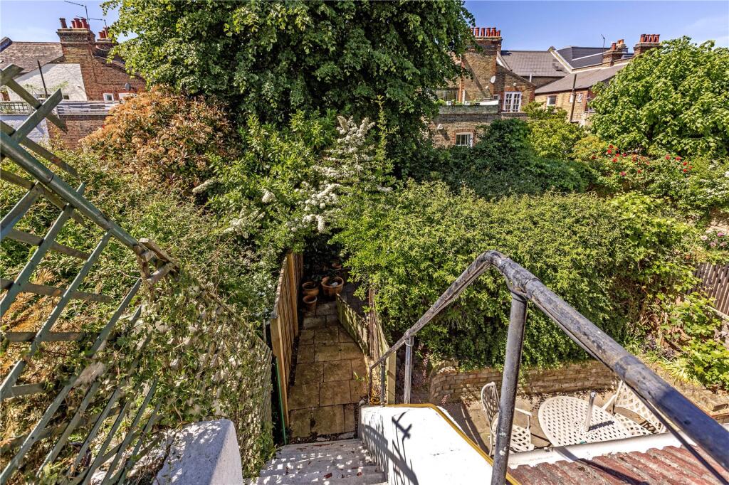 Apartment in London - More