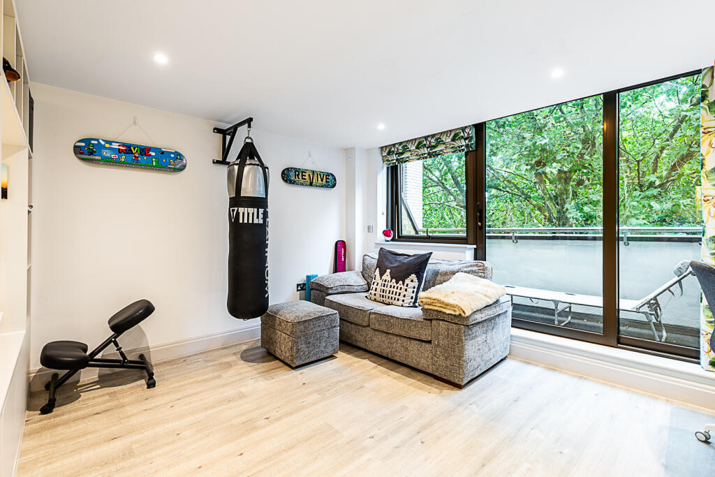 Main image of property: Flat ,  Chiswick High Road, London, W4