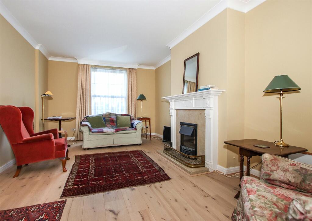 Courtenay Place, Lymington, Hampshire, SO41 photo 3