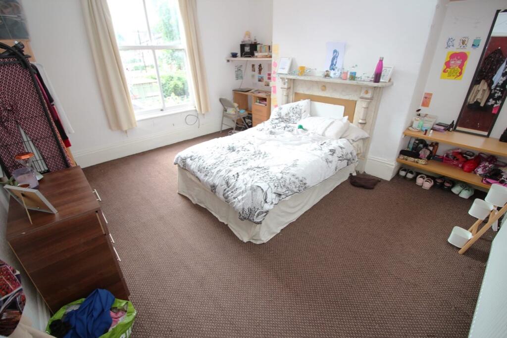 8 bedroom house for rent