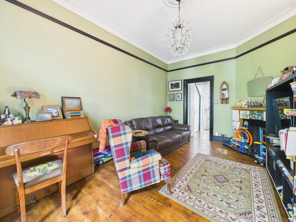 Apartment in Worthing, West Sussex - More