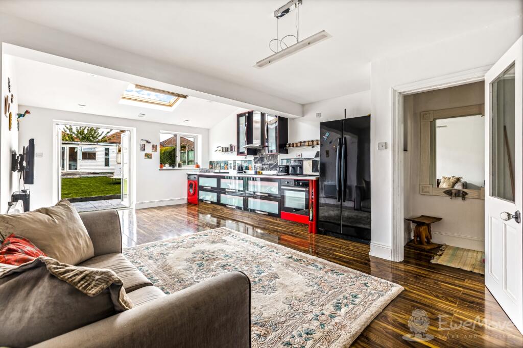 House in Rugby, Warwickshire - View 4